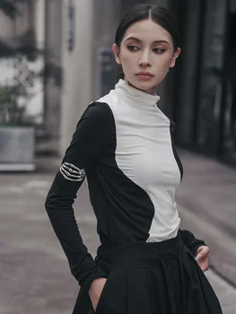Ženy Čierna Farba-blok Nepravidelný Stručný T-shirt Nové Turtleneck Dlhý Rukáv Fashion Príliv Jar Jeseň Roku 2022 C301