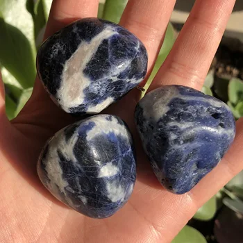Prírodný modrý kameň pôvodnej kamennej .Minerálny kameň, akvarijné dekorácie