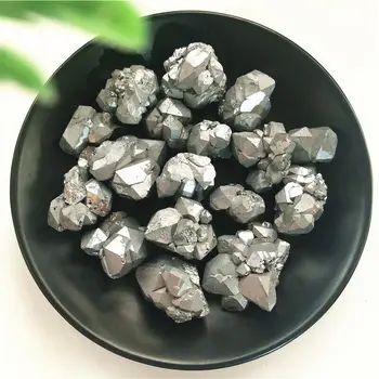 50g 10-30mm elektrolyticky pokrývajú Striebra, Titánu Aura Ametyst Kostrové Quartz Bodov Crystal Klastra Liečivé Prírodné Kamene
