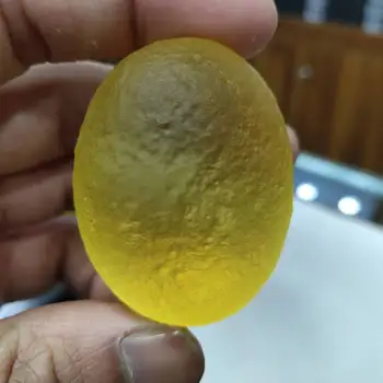 120 g Žltá GEM MOLDAVITE Meteorit vajcia Vplyv Sklo českej