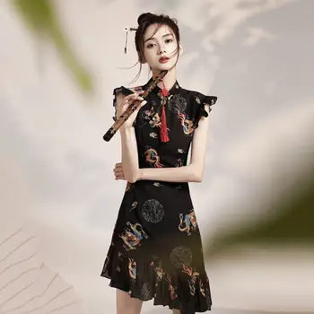 Black Satin Tlač Draci Qipao Mini Asmmetrical Čínsky Večer Party Šaty Žena Mandarin Golier Vintage Tlačidlo Cheongsam