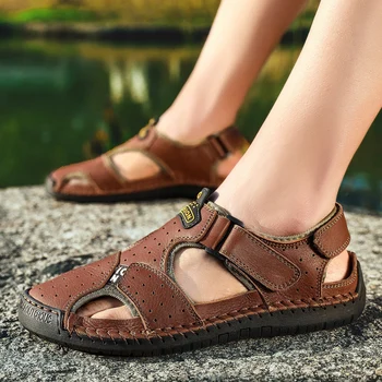 2021 nové letné pánske sandále módne bežné pláže topánky nosiť sandále a papuče s dvojakým použitím.